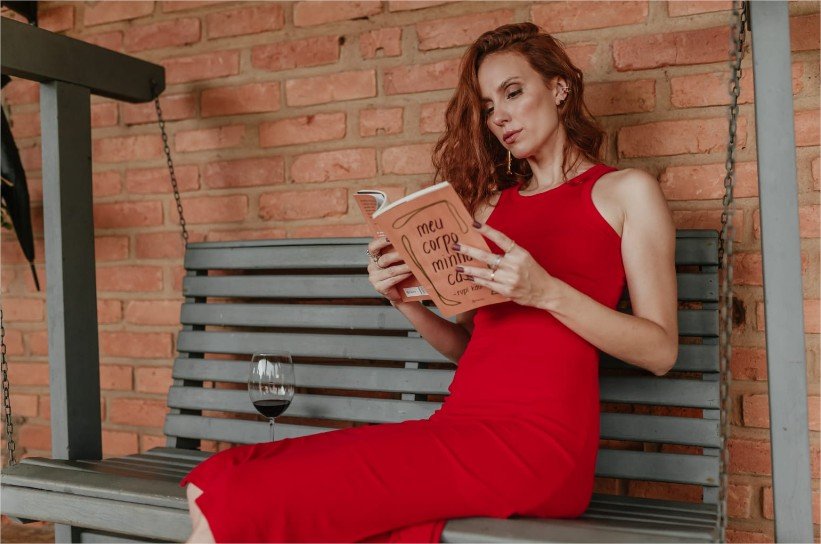 Cantora Lorena Ly lança single sobre liberdade emocional e amor próprio
