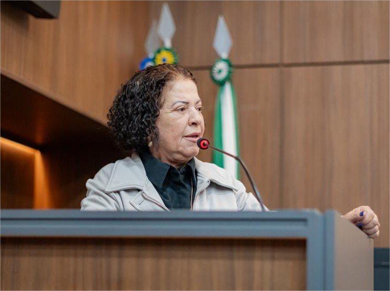 Baixinha Giraldelli alerta para risco de doenças causadas pela falta de saneamento em Cuiabá