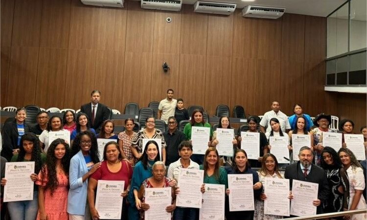 Vereadora homenageia profissionais da limpeza e destaca valorização de trabalhadores invisibilizados