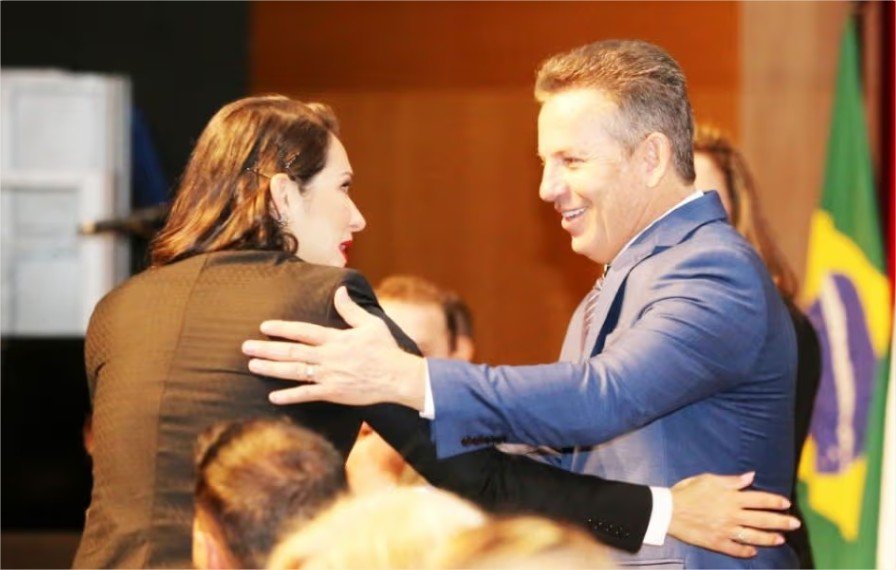 Mauro Mendes e Janaína Riva lideram disputa ao Senado com 34% e 19%; confira
