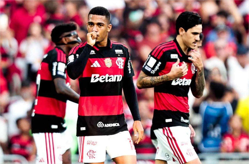 Com Samuel Lino em tarde de gala, Flamengo atropela o Coritiba