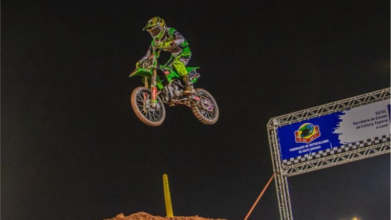Primeira corrida noturna do MX1GP Brasil lota Parque Novo Mato Grosso e movimenta economia