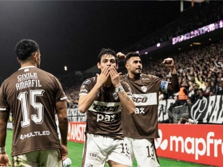 Hugo Souza falha e Corinthians perde para o Platense na Libertadores