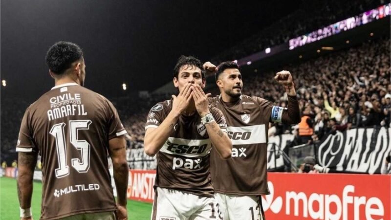 Hugo Souza falha e Corinthians perde para o Platense na Libertadores