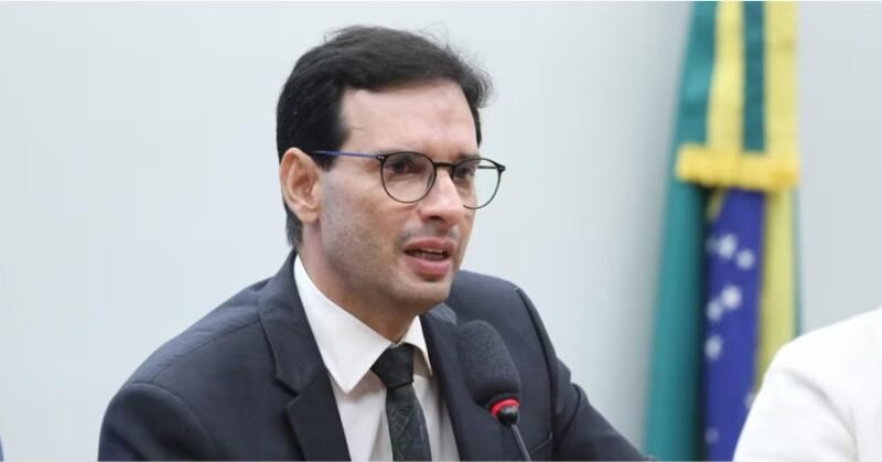 Relator apresenta parecer da PEC que reduz jornada para 40 horas semanais