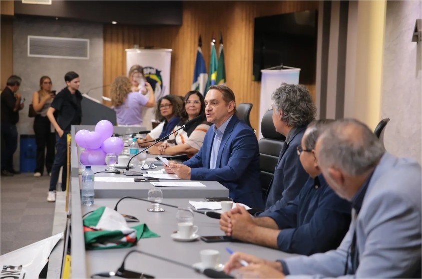 Wilson Santos quer apoio aos municípios e rigor na aplicação da Lei Federal nº 15.326/2026 da educação infantil