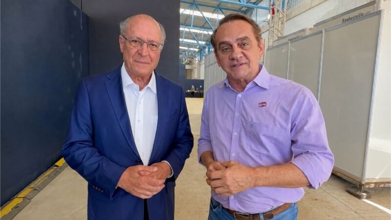 Wilson Santos e Alckmin trocam impressões sobre ferrovia e agroindústria durante inauguração em Dom Aquino