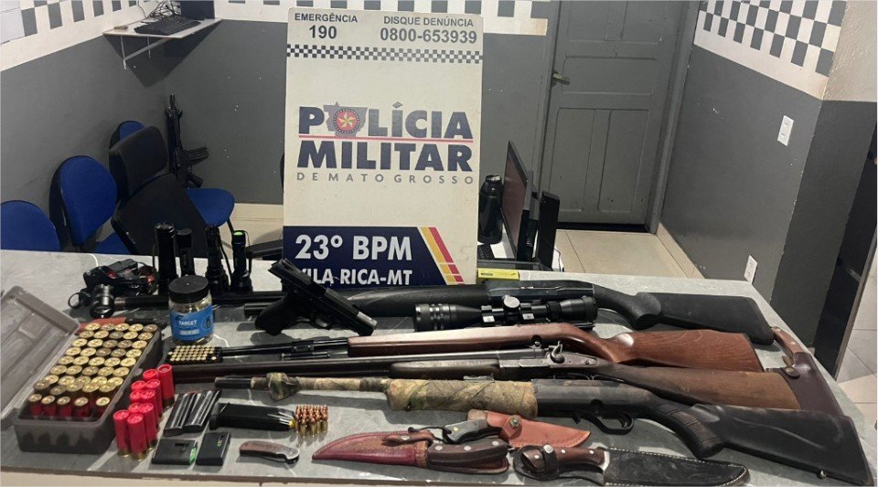 Polícia Militar prende dois homens e apreende cinco armas de fogo em Vila Rica