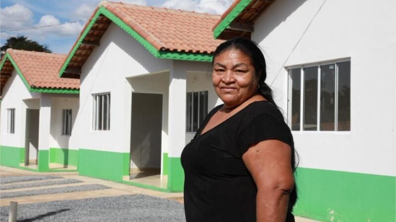 Governo entrega 50 casas populares em Querência: “é a tranquilidade de ter um lar para chamar de meu”, afirma moradora
