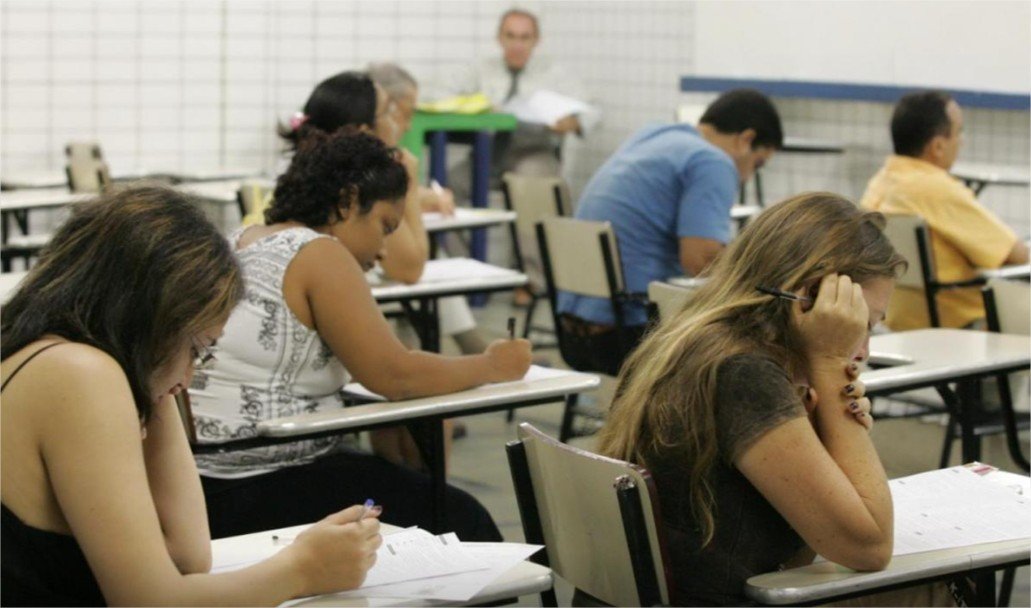 Seletivos abertos no Estado pagam salário de até R$ 28 mil
