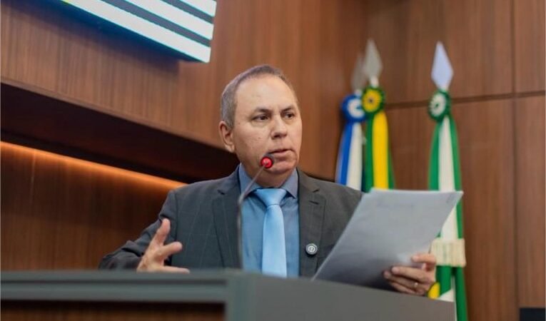 Dilemário Alencar reforça pedido por asfalto no Jardim Itapuã