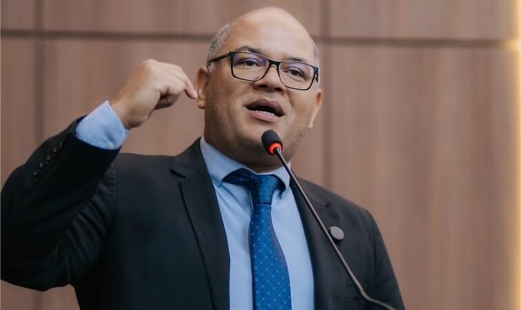 Vereador Eduardo Magalhães defende negociação para evitar aumento na tarifa de água, em Cuiabá