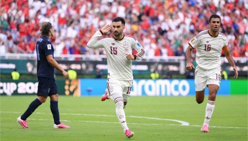Espanha vence, garante o 1º lugar e elimina o Uruguai em crise
