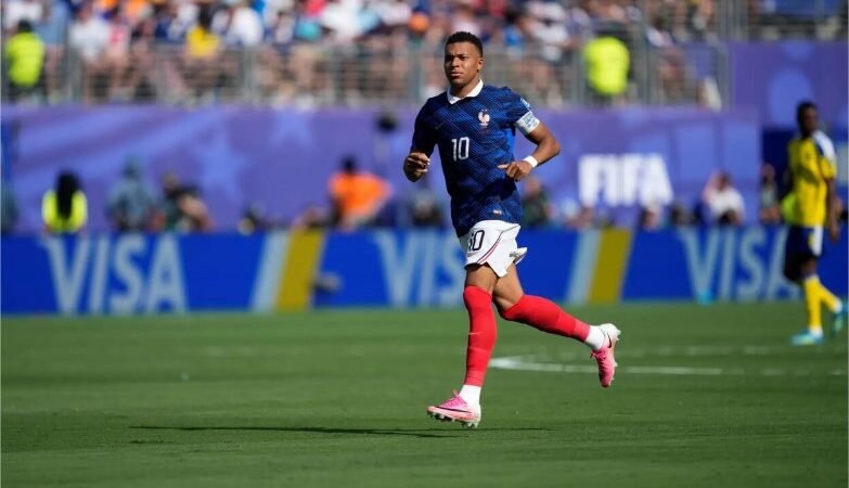 Mbappé acredita que a França ainda pode subir de rendimento