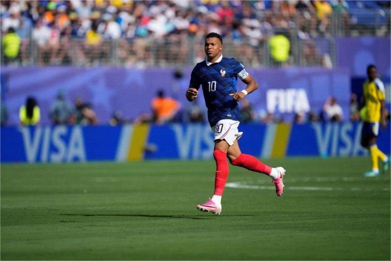 Mbappé acredita que a França ainda pode subir de rendimento