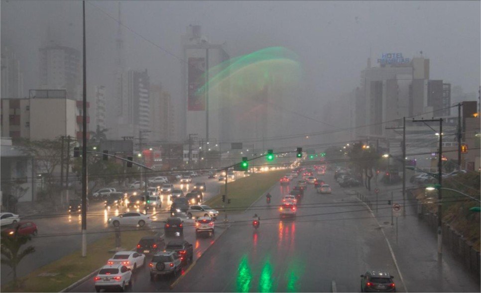 Inmet emite alerta amarelo de tempestade com granizo para Cuiabá e mais 62 cidades de MT