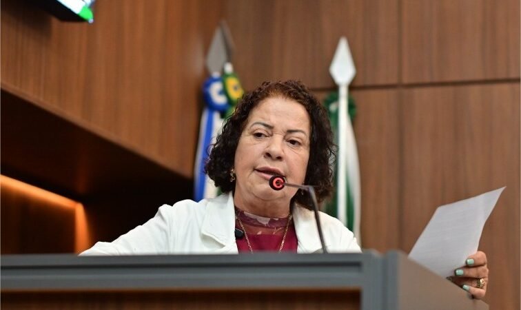 Baixinha cobra dignidade para bairros sem água e revisão contratual com Águas Cuiabá