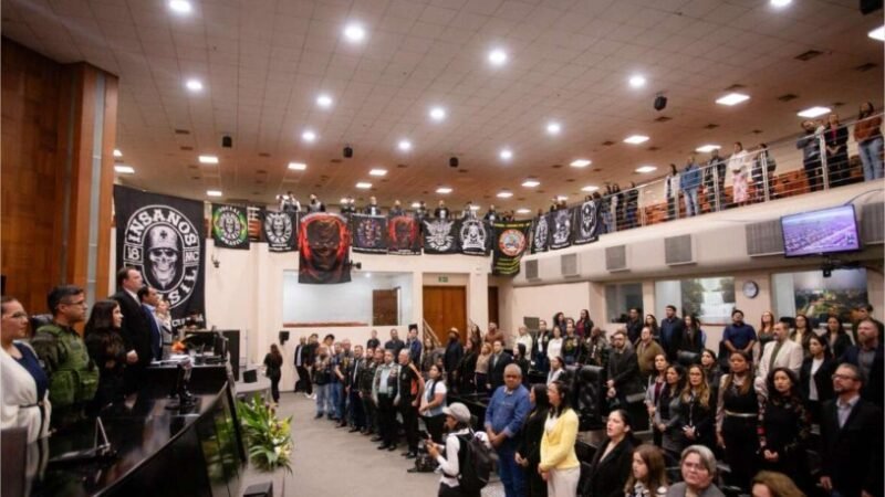 Max Russi homenageia defensores da causa animal em sessão histórica na ALMT