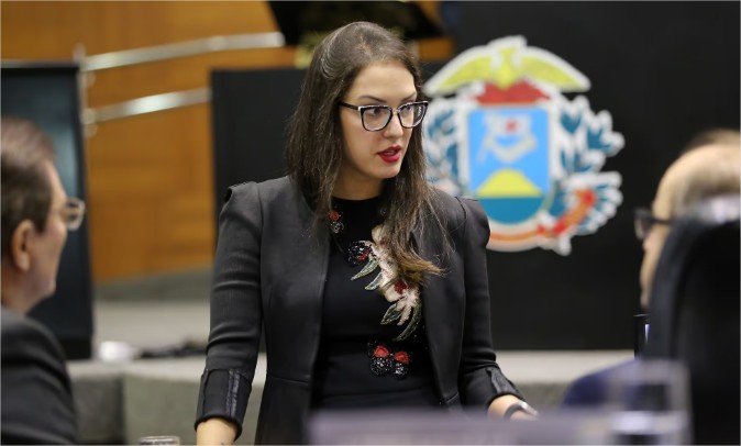 Janaina é aconselhada a reavaliar candidatura ao Senado