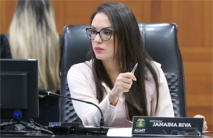 Janaina contrata pesquisa de outro estado para medir cenário em MT