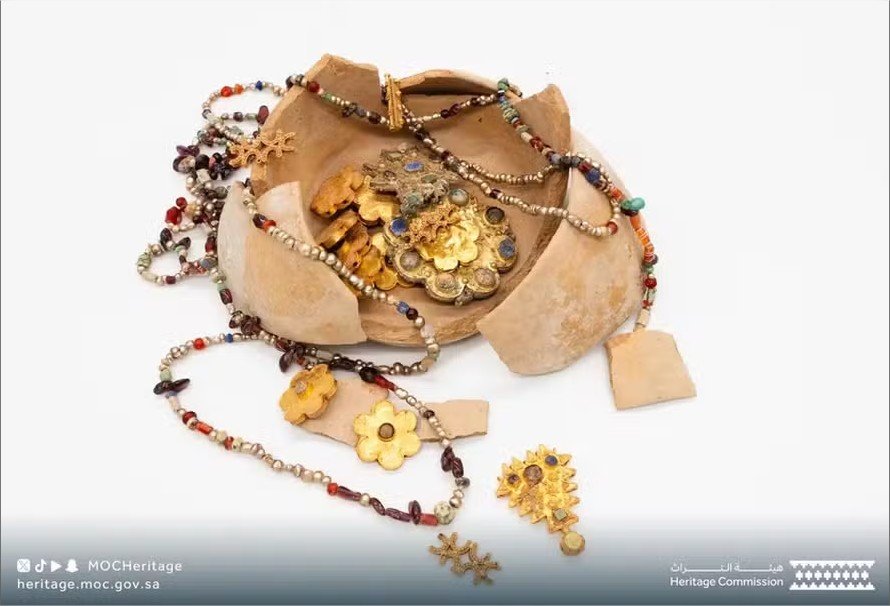 Descoberto tesouro de 1200 anos que foi enterrado por peregrino medieval