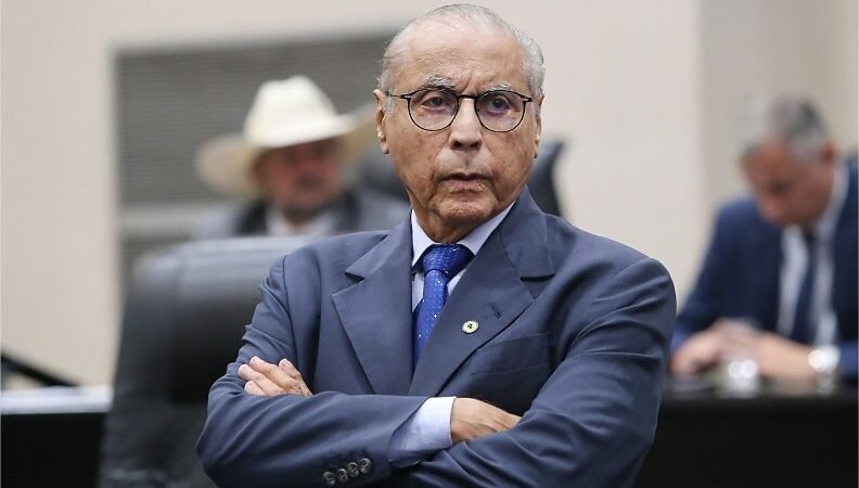 Júlio Campos propõe consulta interna no União Brasil para decidir candidatura de Jayme