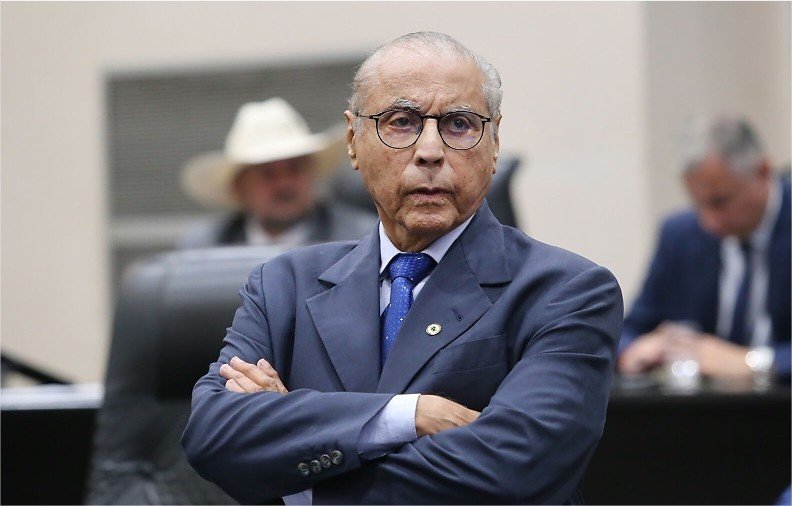 Júlio Campos propõe consulta interna no União Brasil para decidir candidatura de Jayme