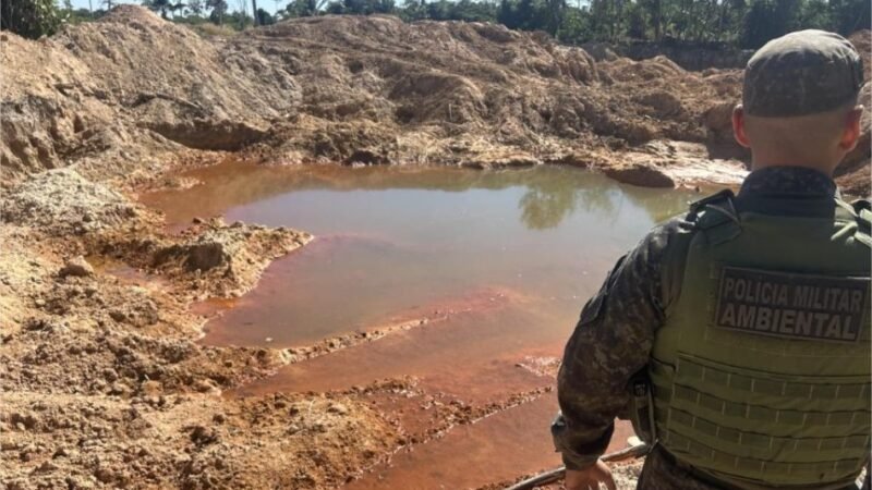 Batalhão Ambiental fecha área de desmatamento e garimpo ilegal em Novo Mundo
