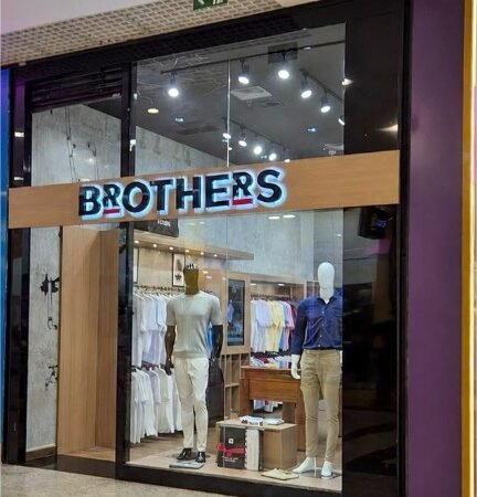 Shopping cobra Brothers por dívida de R$ 258 mil e pede despejo da loja
