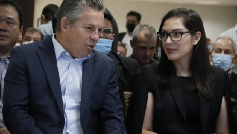 Com 25,1%, Mauro oscila para baixo; Janaína tem 18,5% e Medeiros 11%