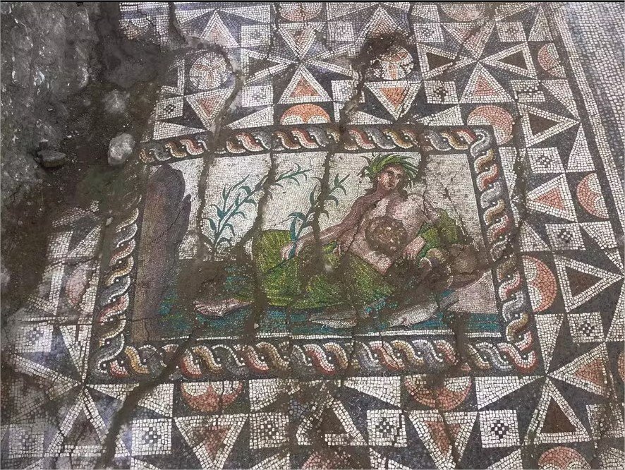 Mosaico de antigo “deus do rio” é encontrado na Turquia
