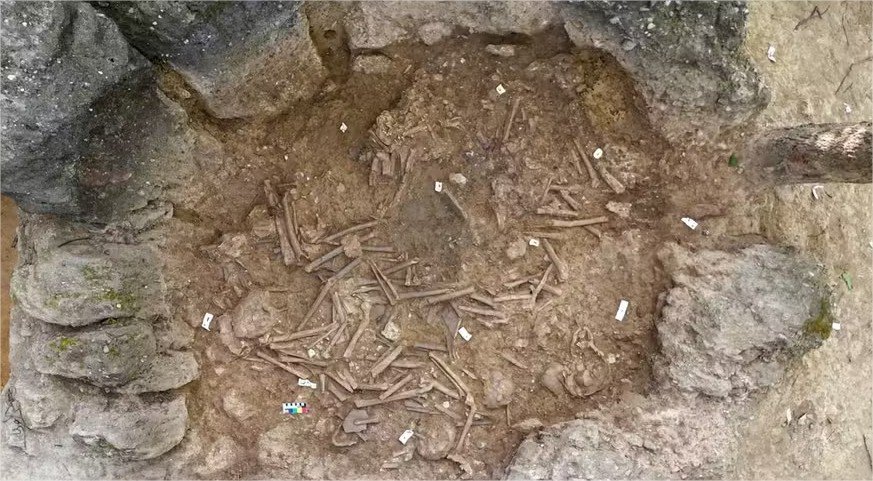 “Jarro da morte” de 1200 anos achado na Ásia reúne ossadas de diferentes gerações