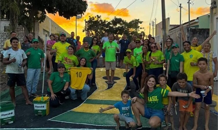 Michelly Alencar participa de ação comunitária para resgatar tradição das ruas decoradas para a Copa do Mundo