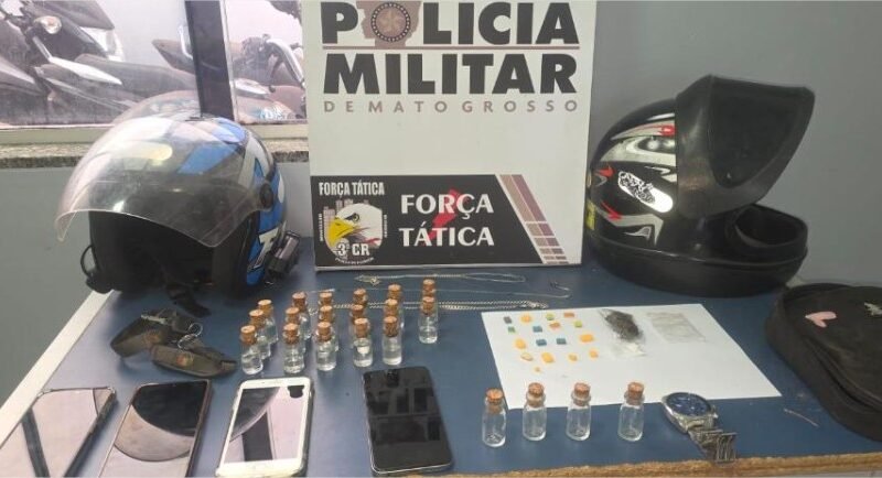 Força Tática prende quatro homens e apreende frascos de “loló” e comprimidos de ecstasy