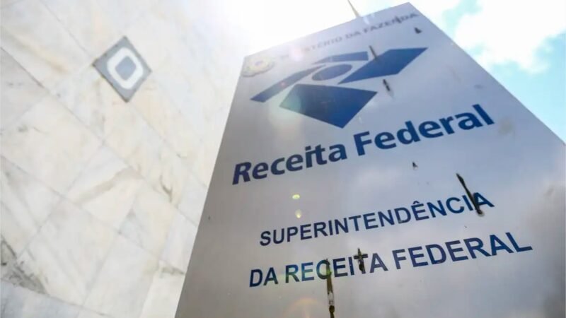 Receita paga lote especial de restituição automática em julho