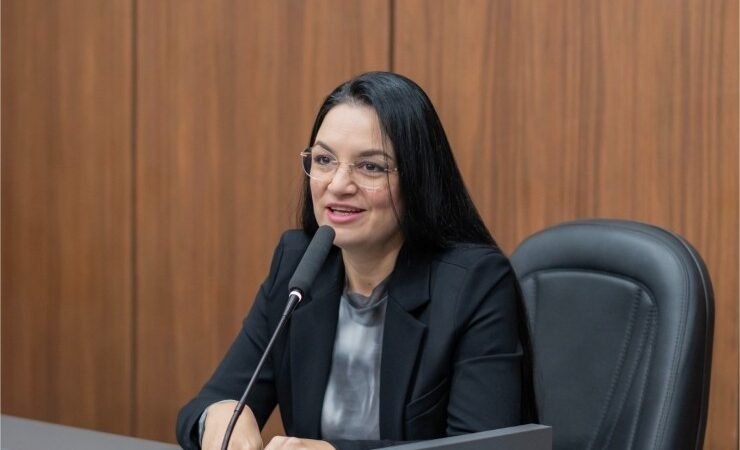 Samantha Íris leva debate sobre doença rara à Câmara e amplia conscientização sobre a MOGAD