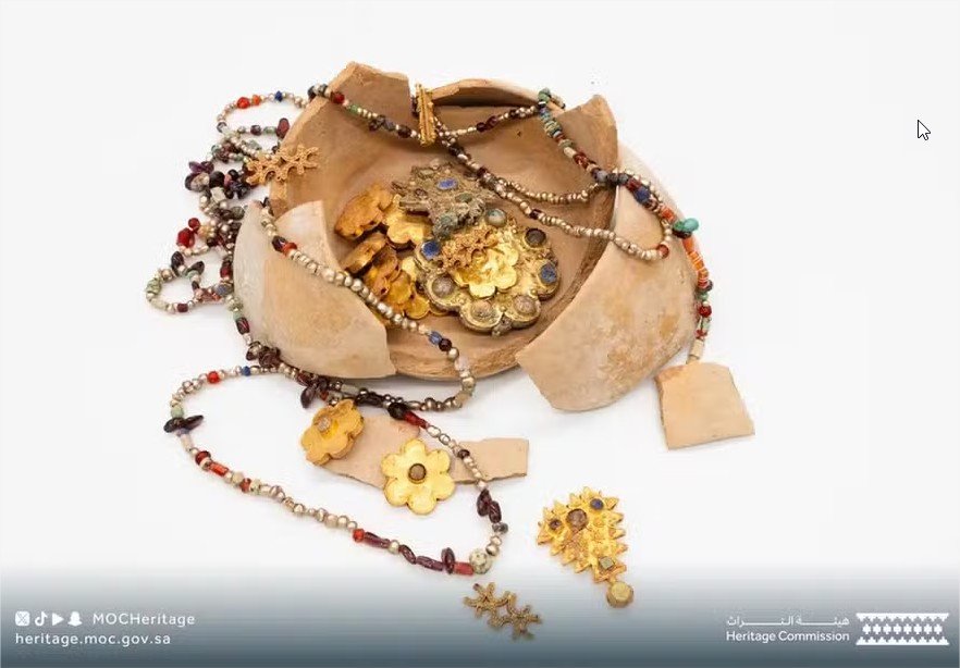Descoberto tesouro de 1200 anos que foi enterrado por peregrino medieval