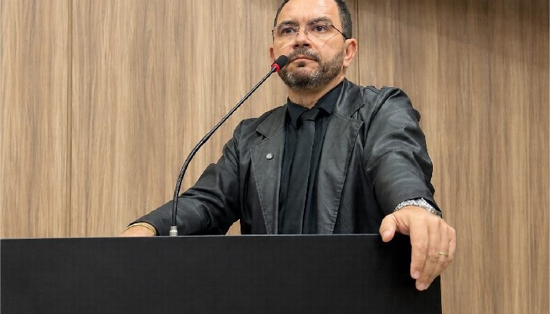 Alessandro Moreira destaca transporte estudantil e reivindicações dos bairros