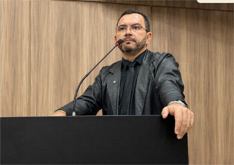 Alessandro Moreira destaca transporte estudantil e reivindicações dos bairros