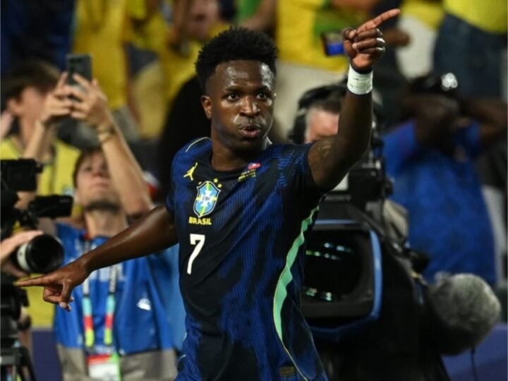 Quase sem aperto, Brasil, agora líder, vence o Haiti