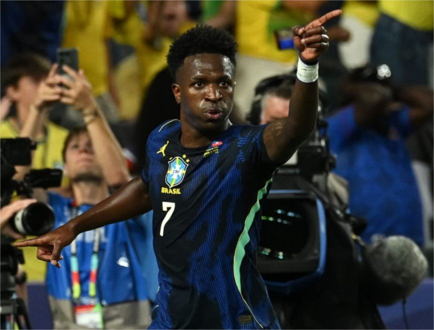 Quase sem aperto, Brasil, agora líder, vence o Haiti