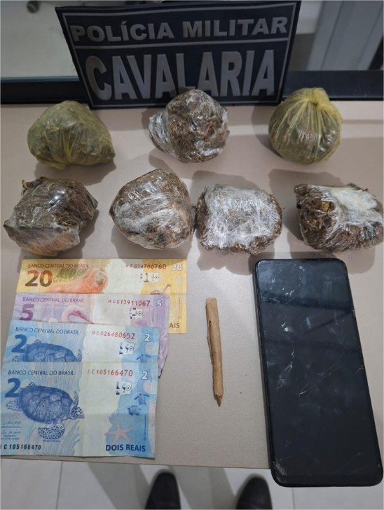 Cavalaria da Polícia Militar detém integrantes de facção com drogas em Barra do Bugres