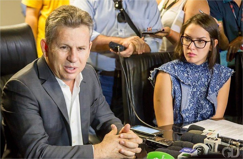Mauro Mendes lidera todos os cenários da disputa ao Senado; Janaina Riva consolida segunda colocação