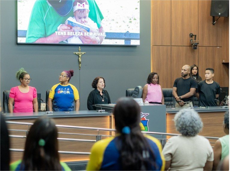 Baixinha Giraldelli presta homenagem a atletas corredores de rua da capital