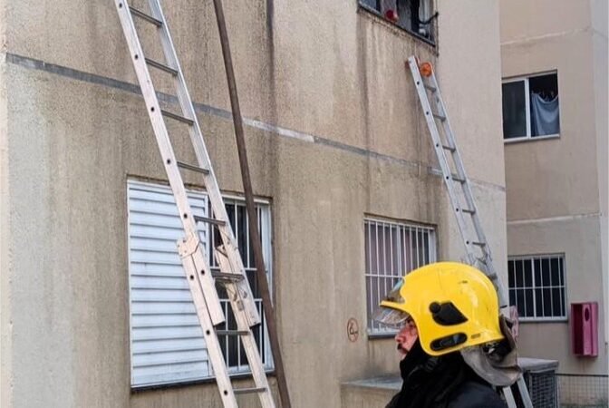 Corpo de Bombeiros combate incêndio em apartamento em Várzea Grande