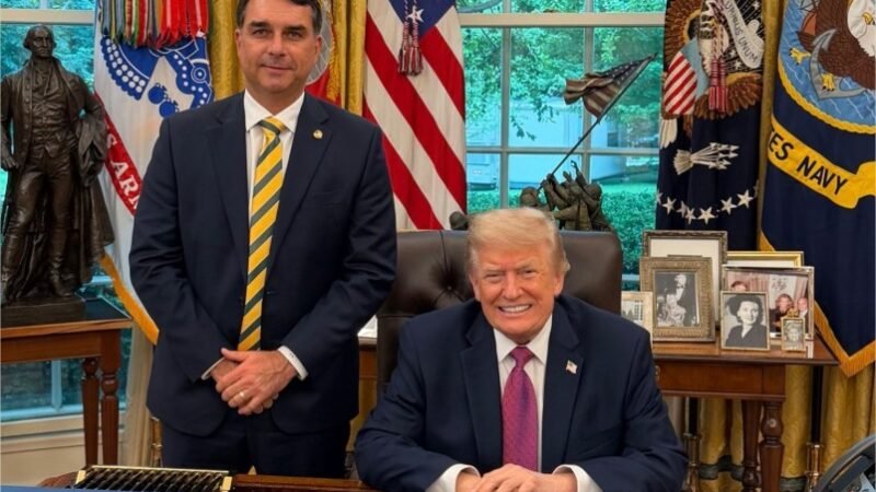 Flávio Bolsonaro diz ter pedido a Trump que não taxe empresas brasileiras
