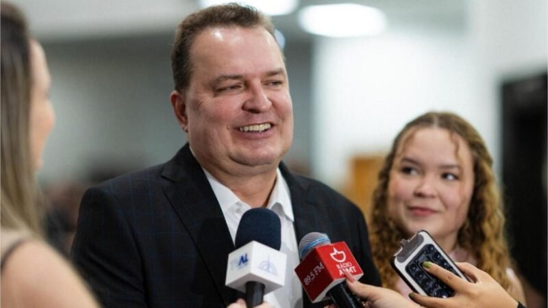 Max Russi destaca importância de obra que amplia debate sobre maternidade atípica