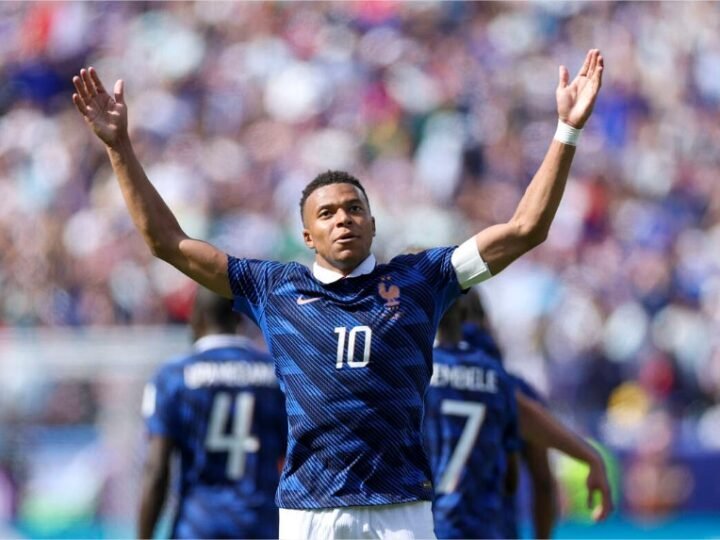 Mbappé supera Pelé e Messi, e França estreia com vitória sobre Senegal na Copa do Mundo