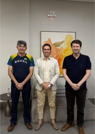 Enquanto Wellington administra desgaste, pré-candidato da direita se aproxima de pesos-pesados do PL