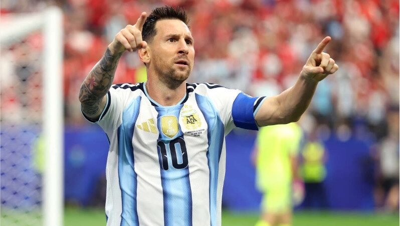 Messi faz dois, se torna o maior artilheiro da história das Copas, e Argentina vence a Áustria